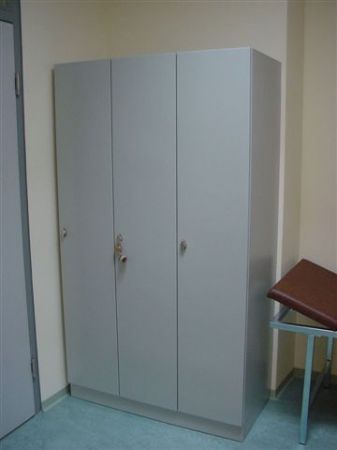 Garderobenschrank