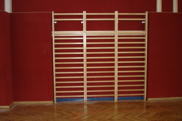 Sprossenwand feststehend