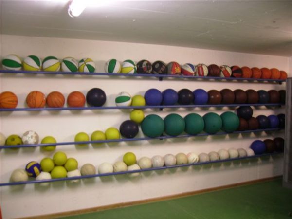 Ablage für diverse Bälle